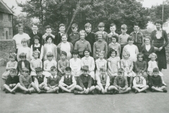 003297 Staff and pupils at Broadway School 1960
