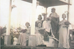 003637 Ilminster Carnival Queen Biddy Irish with attendants, one of which is Ethel Clapp, on royal float c1930