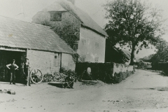 001015 Higher Farm and forge c1910