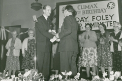 003519 F F Day, Foley Centenary presentation to Managing Director Gerald Day, at the County Hotel, Taunton 1962