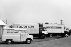 003922 Horlicks Farms delivery vehicles c1960