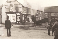 000042 Fire at Samways, Triangle, Ilminster showing onlookers 1914