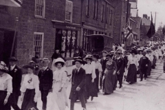 002081 Sunday School procession passing Hayman's bakers shop 1912
