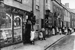 002685 Foyle's Shop West Street 1907